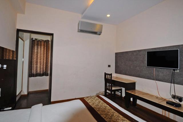 אגרה Hotel Rudra Vilas מראה חיצוני תמונה