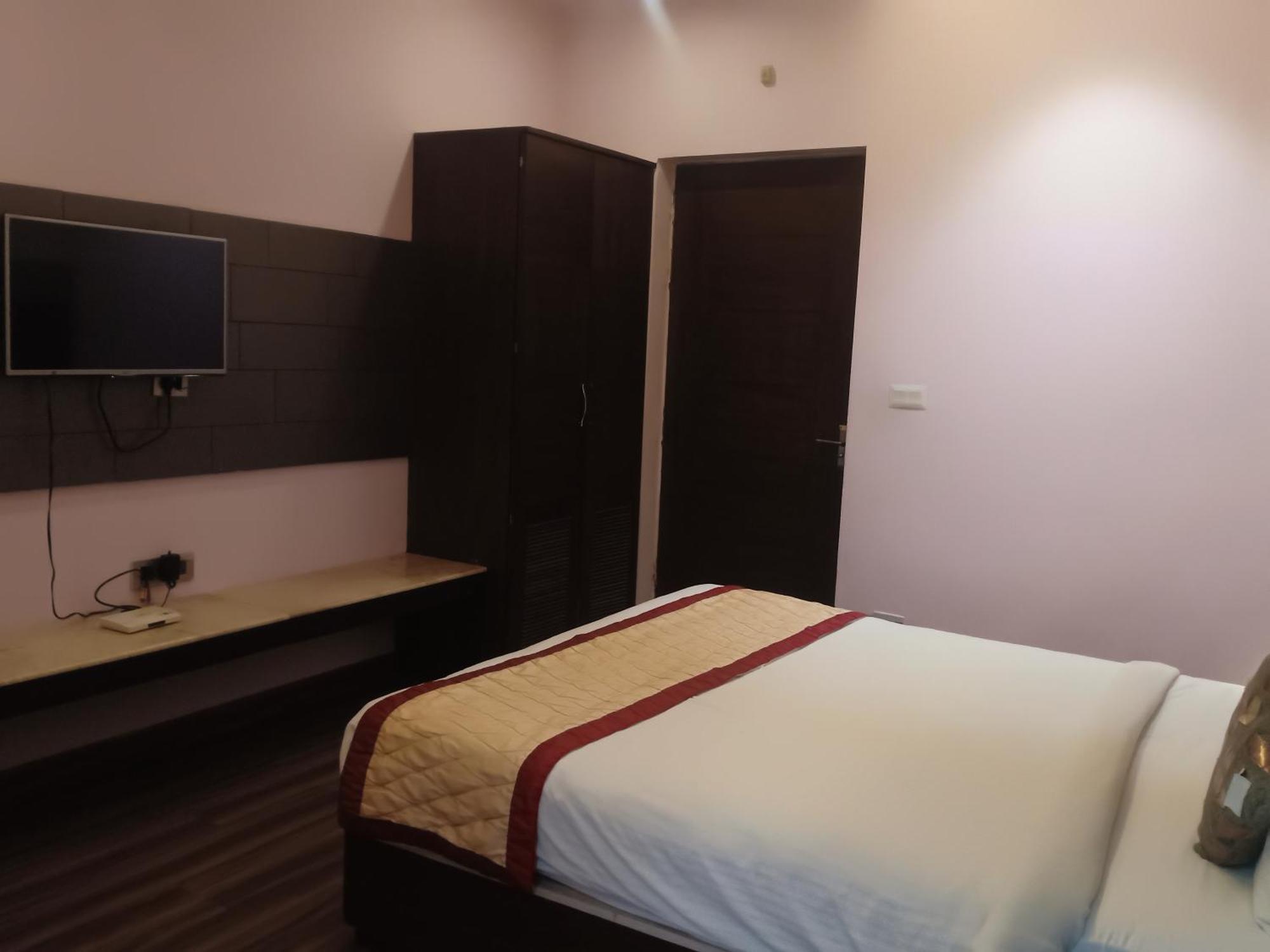 אגרה Hotel Rudra Vilas מראה חיצוני תמונה