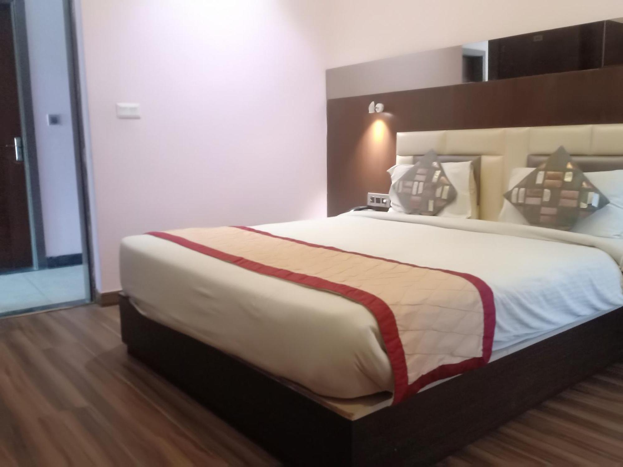 אגרה Hotel Rudra Vilas מראה חיצוני תמונה